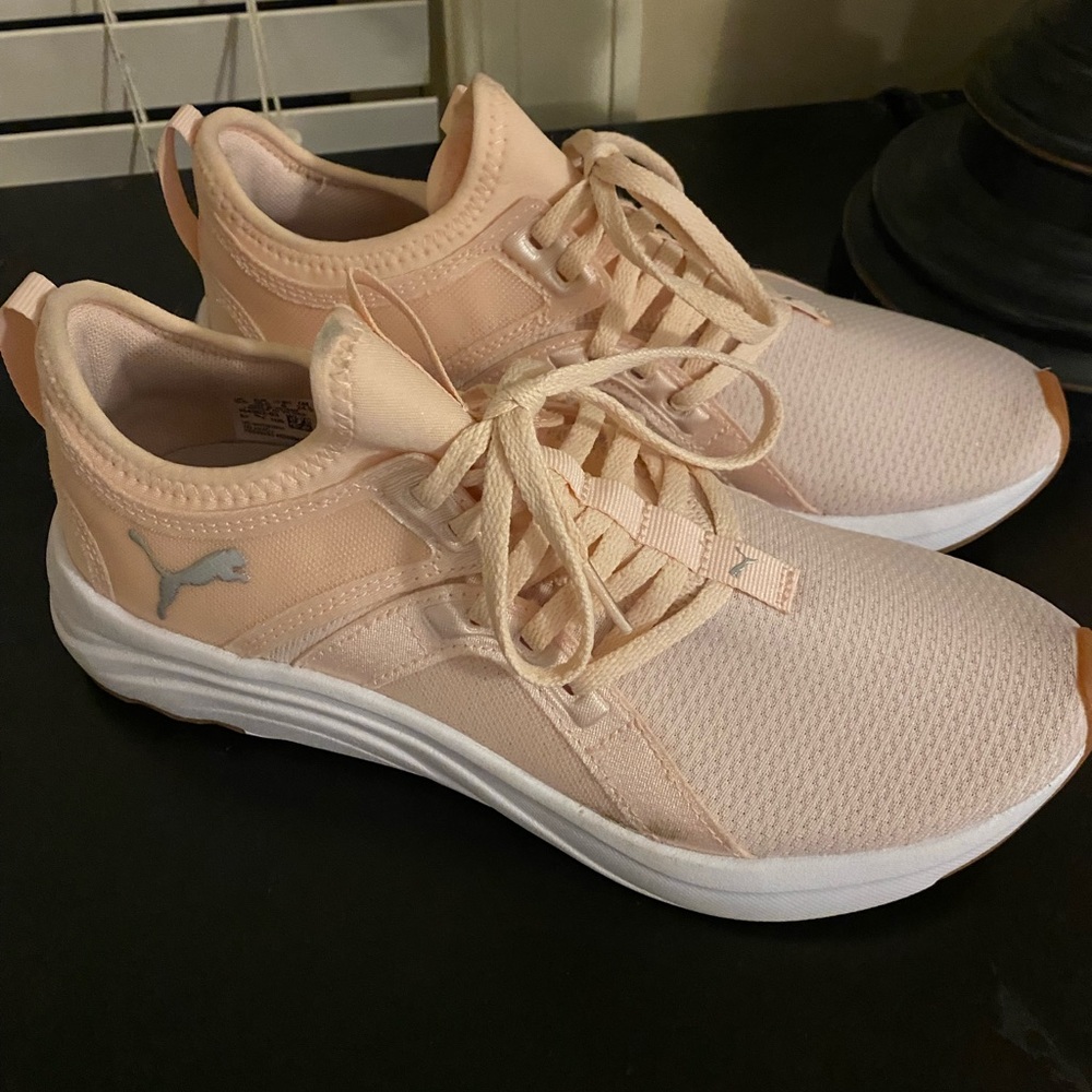 Like NEW Puma Shoes